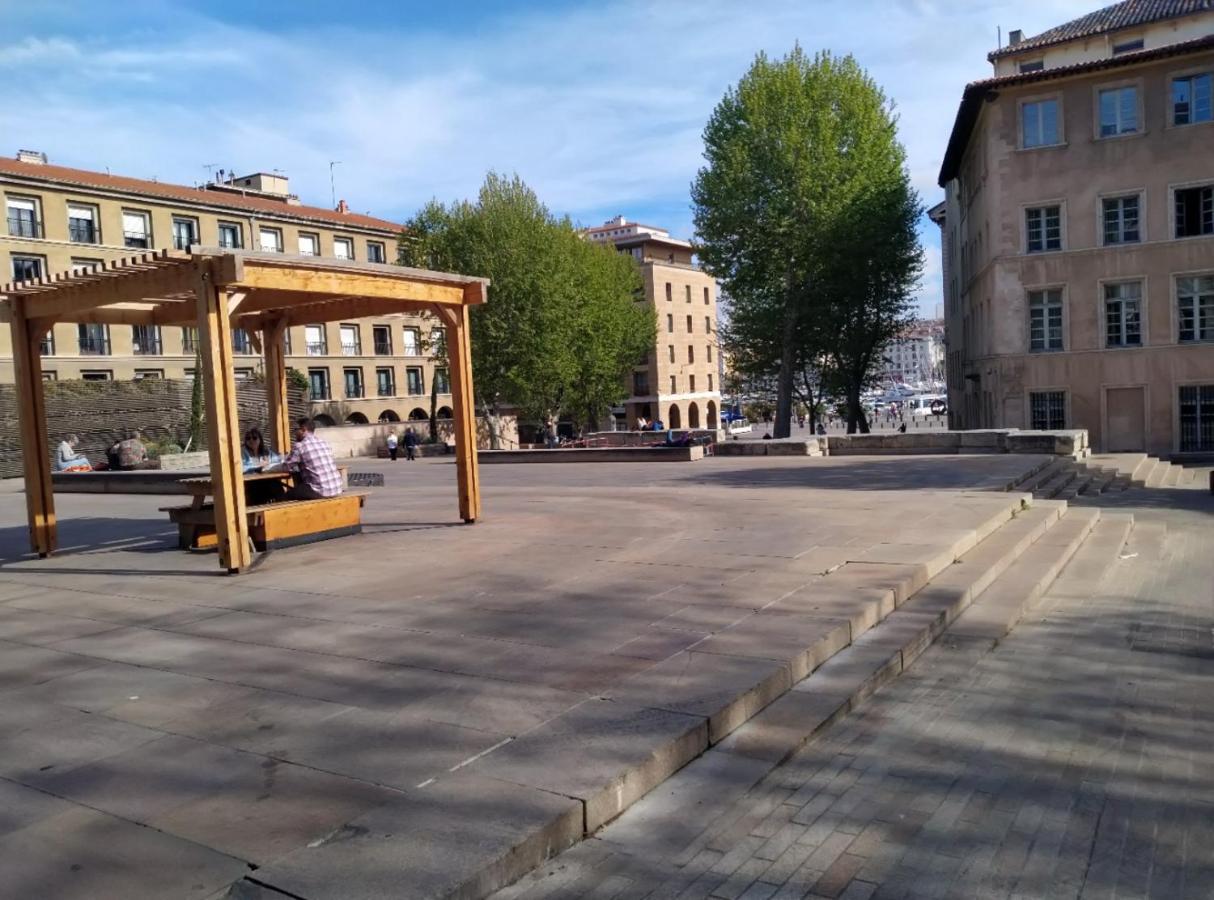 Petit Bonheur Au Coeur Du Vieux Port Marseille